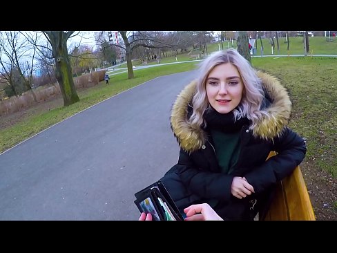 ❤️ Gleypir heitt ásamt ókunnugra fyrir peninga - blástur í garðinum eftir Evu Elfie Fallegt klám hjá okkur is.pornburst.ru ❌️